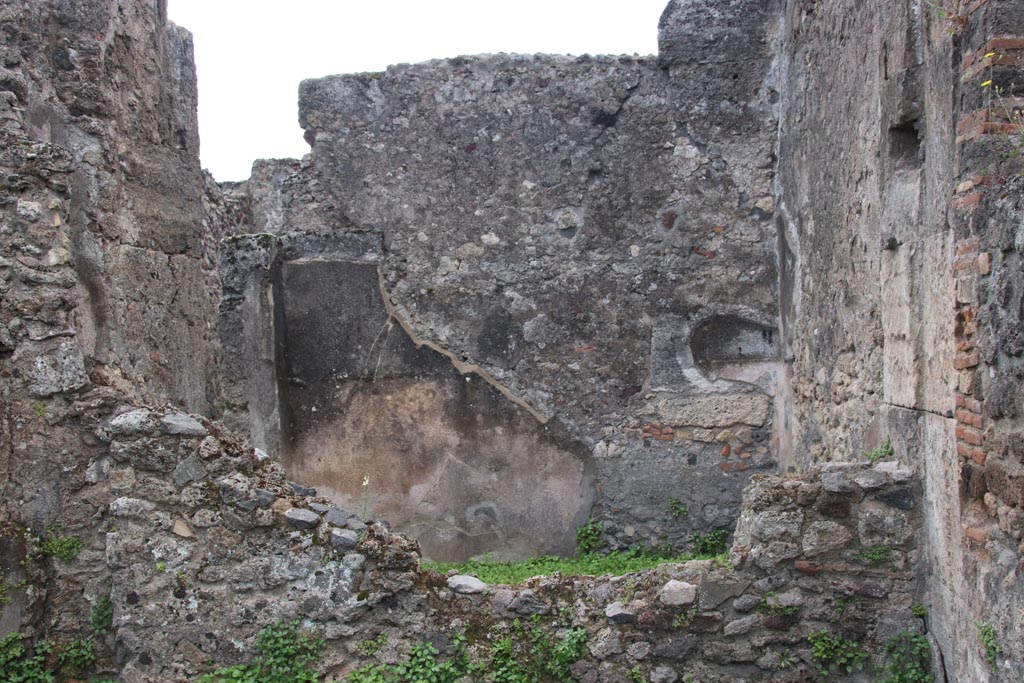 VIII.3.27 Pompeii. May 2024.
Looking towards south wall of cubiculum on the north side of the entrance corridor, photo taken from rear room of VIII.3.28.
Photo courtesy of Klaus Heese.