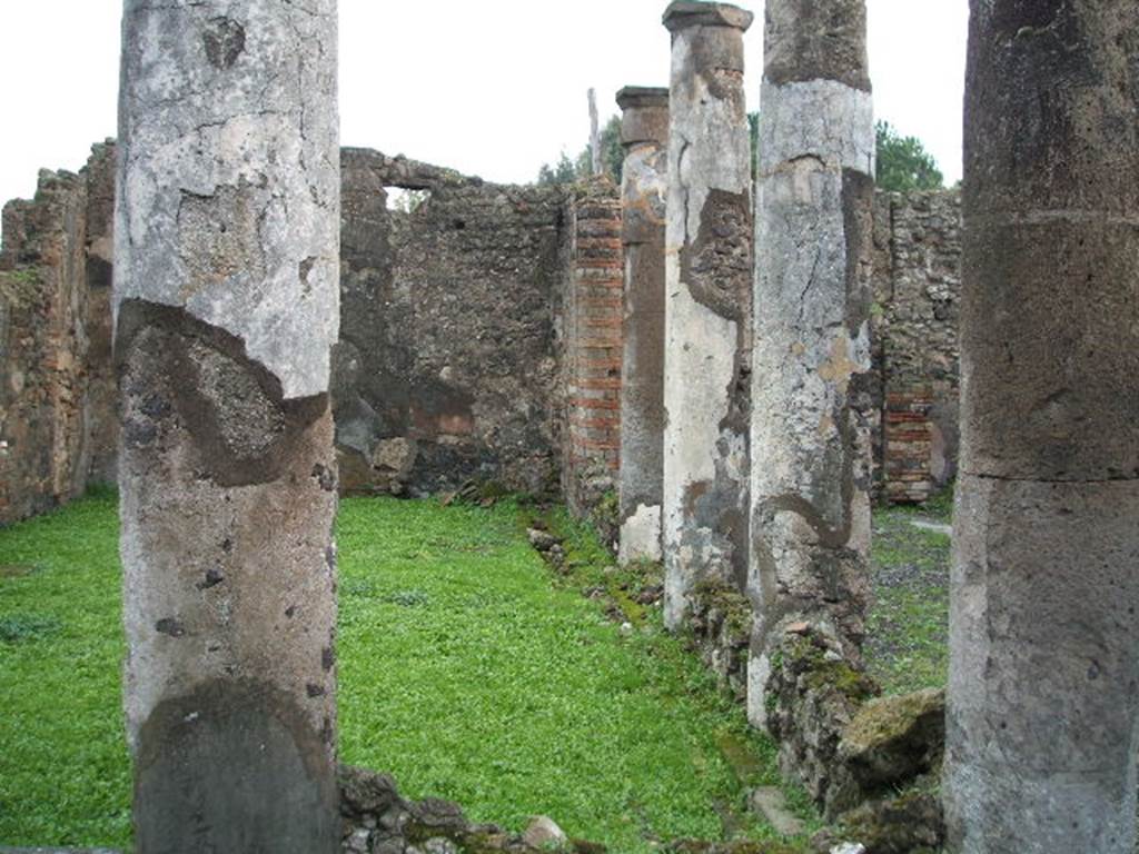 VIII.3.27 Pompeii. December 2004. Looking east across garden area with two sided pseudoperistyle.