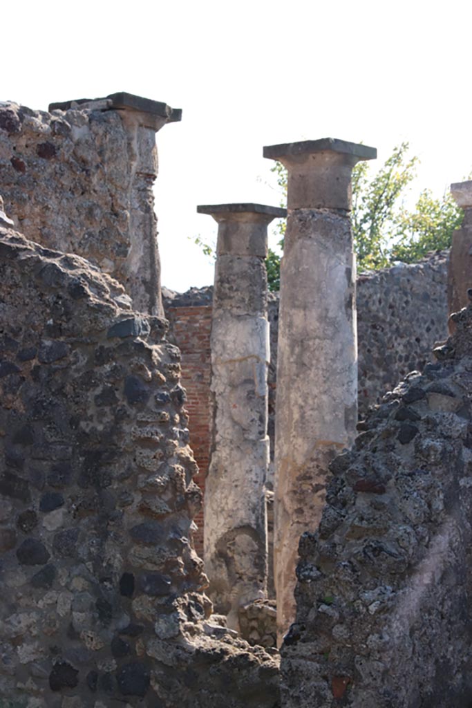 VIII.3.28 Pompeii. October 2022.
Looking south-east across rear room, towards the portico in VIII.3.27. Photo courtesy of Klaus Heese.