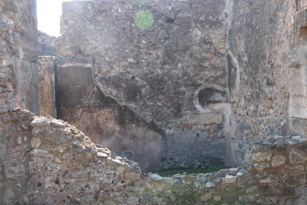VIII.3.28 Pompeii. October 2022.
Looking south from rear room into room on the north side of the entrance corridor in VIII.3.27. Photo courtesy of Klaus Heese.