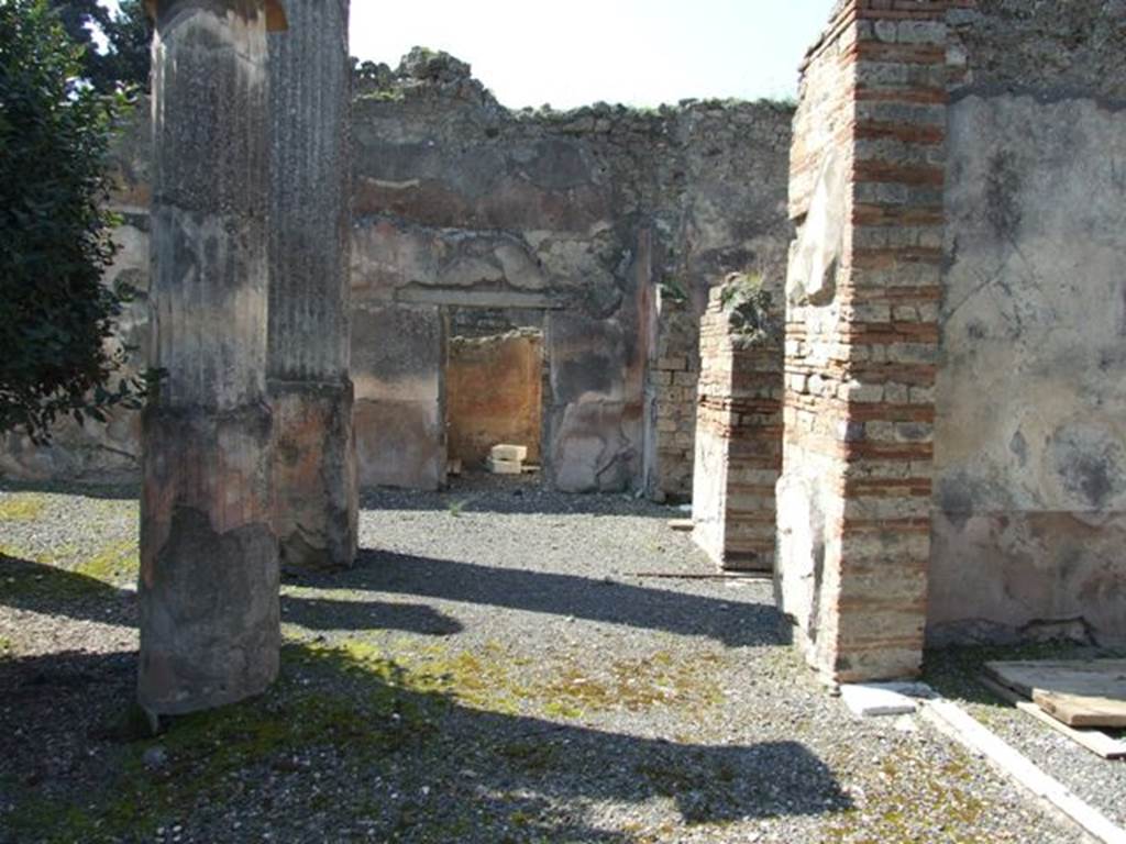 VIII.4.4 Pompeii. March 2009. Looking west across north portico to room 17.