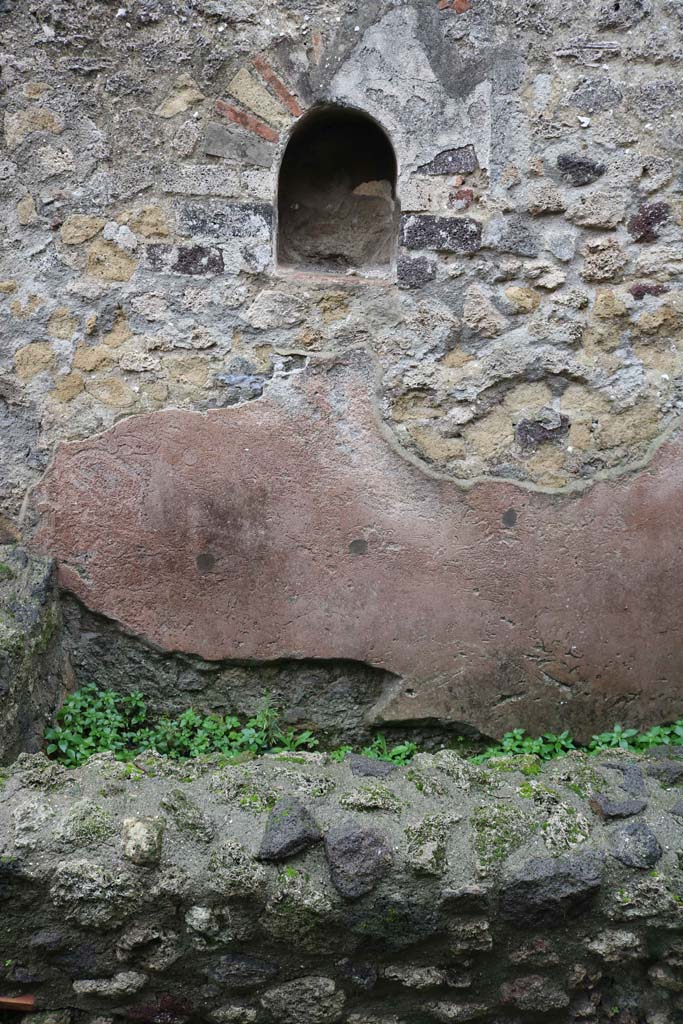 VIII.4.4, Pompeii. December 2018.
Room 7, niche in east wall of kitchen. Photo courtesy of Aude Durand.