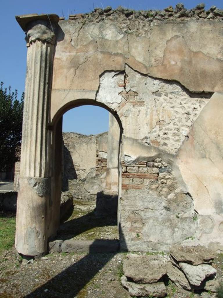VIII.4.4 Pompeii. March 2009. Column reinforced by a pillar. Looking north from east portico.