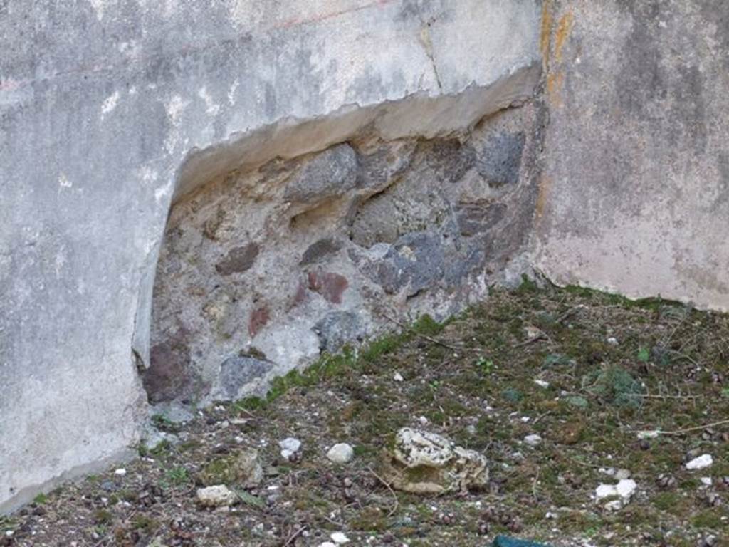 VIII.4.4 Pompeii. March 2009. Room 10. Triclinium. Recess in south east corner.