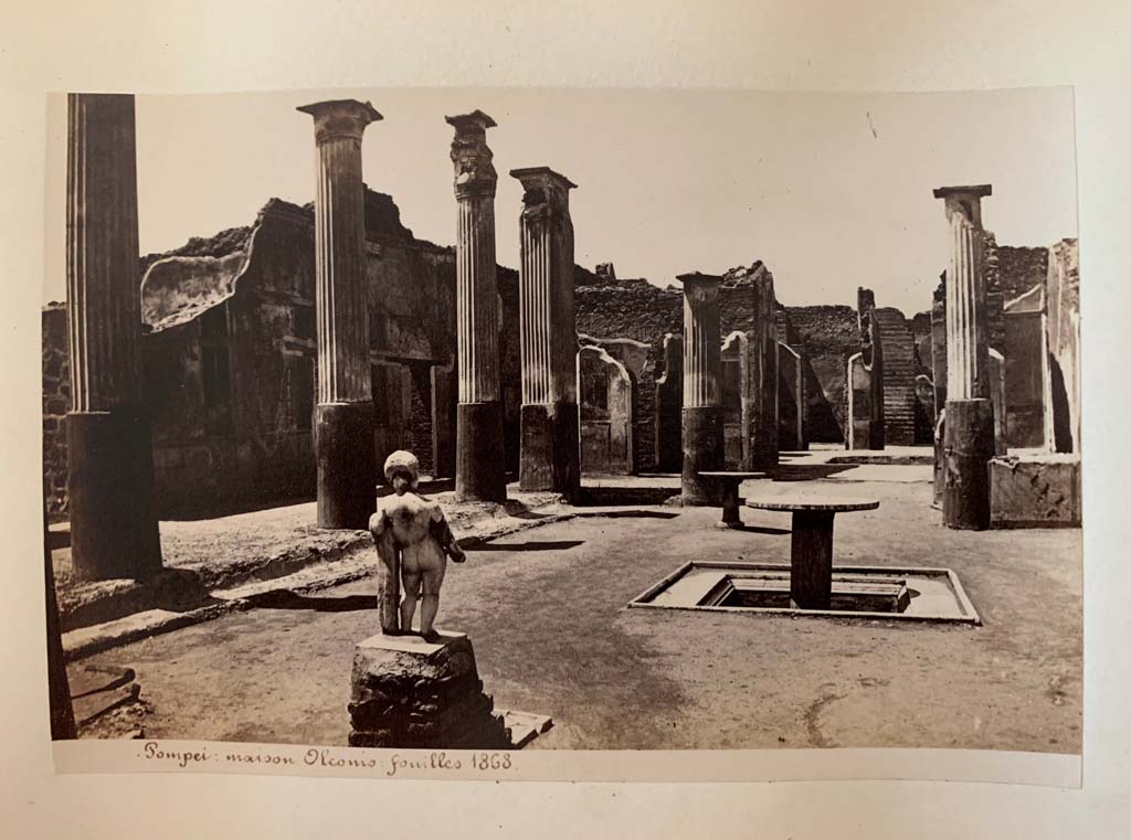 VIII.4.4 Pompeii. Album by M. Amodio, c.1880, entitled “Pompei, destroyed on 23 November 79, discovered in 1748”.
Looking north. Photo courtesy of Rick Bauer.
