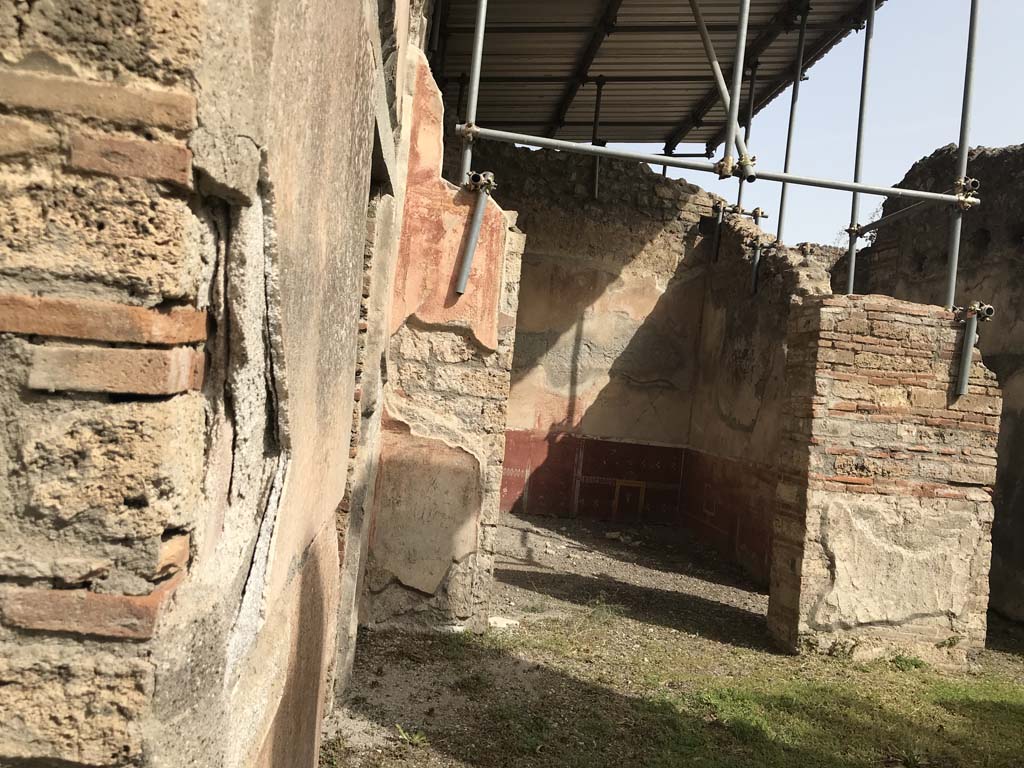 VIII.4.4 Pompeii. April 2019.
Looking towards north-west corner of portico, with wide entrance of room 18, and corridor room 19, on right.
Photo courtesy of Rick Bauer.