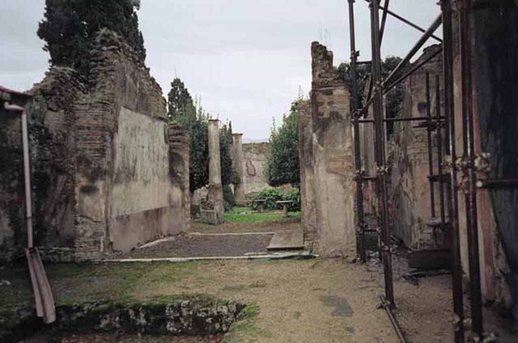 VIII.4.4 Pompeii. January 2010. Looking south from atrium, through tablinum to peristyle. Photo courtesy of Rick Bauer.