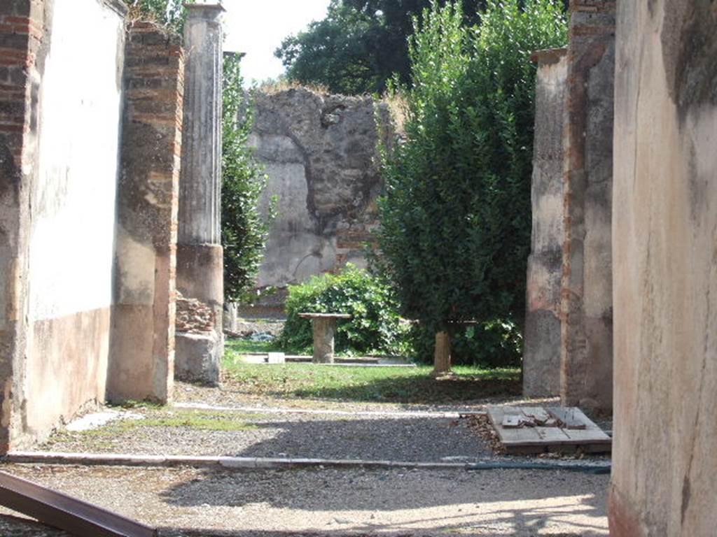VIII.4.4 Pompeii. September 2005. Looking south through tablinum across peristyle to exedra.