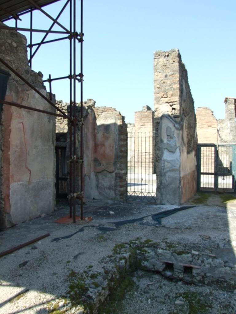 VIII.4.4 Pompeii. March 2009. Looking north across room 1, towards the north-west corner of atrium.