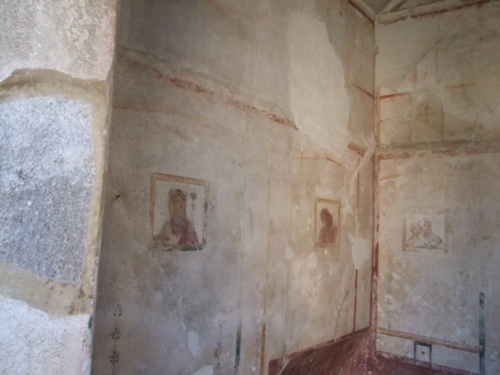 VIII.4.4 Pompeii. March 2009. Room 22, south wall of cubiculum.