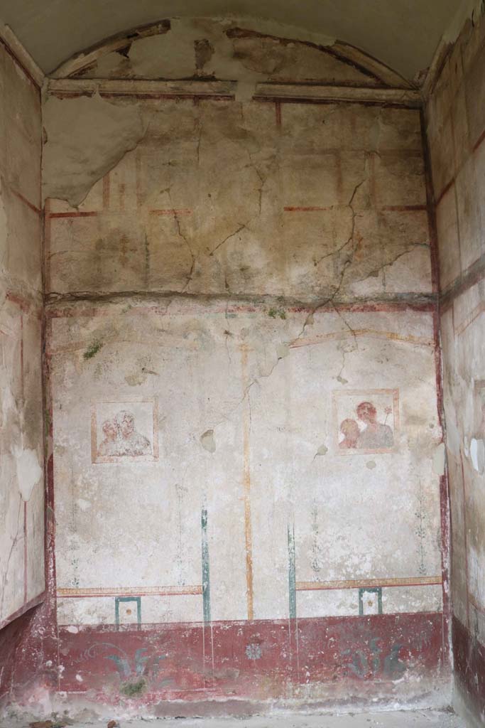 VIII.4.4, Pompeii. December 2018.
Room 22, west wall of cubiculum on west side of atrium. Photo courtesy of Aude Durand.