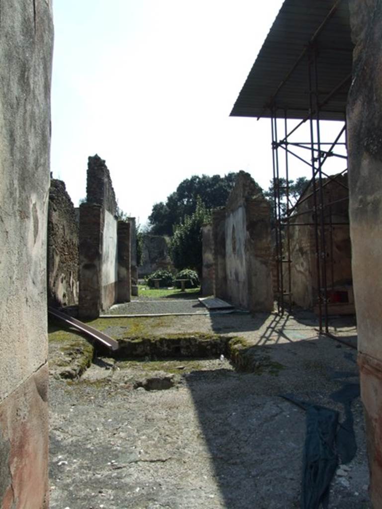 VIII.4.4 Pompeii. March 2009. Looking south through fauces, across atrium, through tablinum, to peristyle.