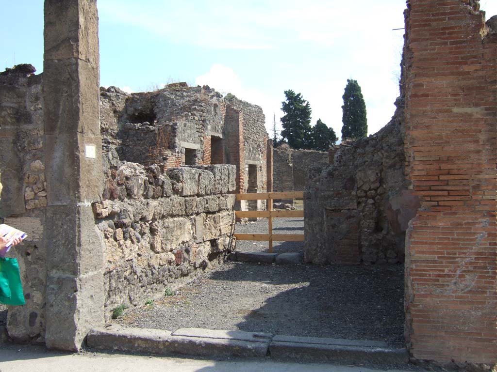 VIII.4.12 Pompeii. September 2005. Entrance, looking south-east.
According to Della Corte, found on the pilaster to the left of the entrance, was the graffito
Tonsores  (rogant)    [CIL IV 743]
See Della Corte, M., 1965. Case ed Abitanti di Pompei. Napoli: Fausto Fiorentino. (p.237)

According to Epigraphik-Datenbank Clauss/Slaby, the graffito read:
A(ulum) Trebium
aed(ilem) tonsores     [CIL IV 743]
(See www.manfredclauss.de)

According to Fiorelli found nearby, were:
(A)  TREBIVM
AED  TONSORES

POPIDIVM  SECUND
               AED
See Pappalardo, U., 2001. La Descrizione di Pompei per Giuseppe Fiorelli (1875). Napoli: Massa Editore. (p.128).
