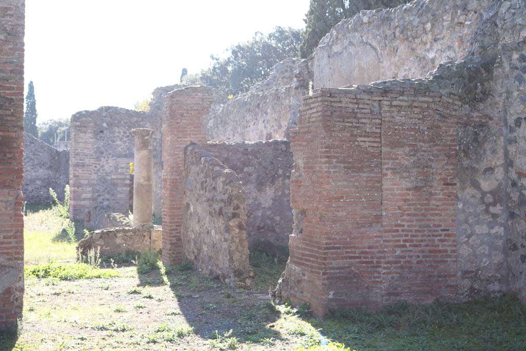 VIII.4.12, Pompeii. December 2018.
Looking towards room on west side of tablinum, which may have been a kitchen according to Boyce. Photo courtesy of Aude Durand.