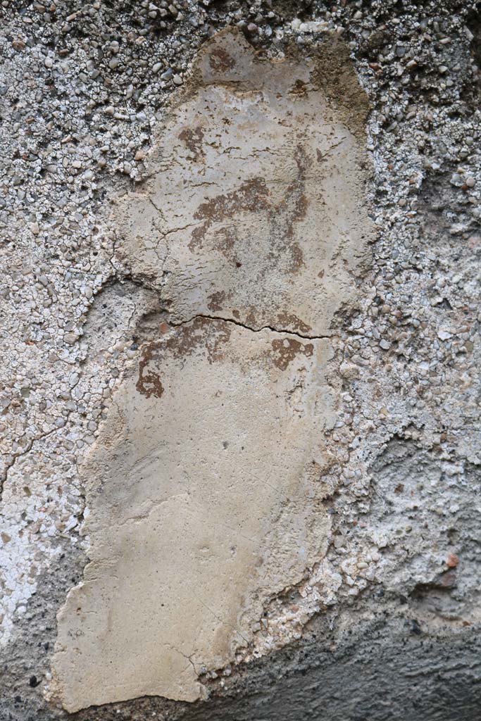 VIII.4.12, Pompeii. December 2018.
Remaining painted plaster on right side of niche, from the lararium painting ?
Photo courtesy of Aude Durand.