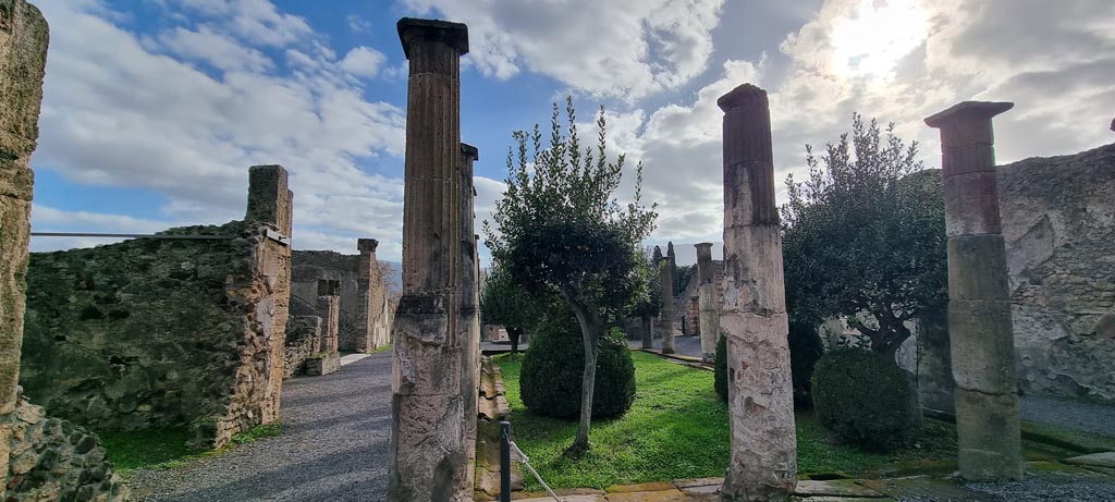 VIII.4.15 Pompeii. December 2023. Looking south from north portico at east end. Photo courtesy of Miriam Colomer.