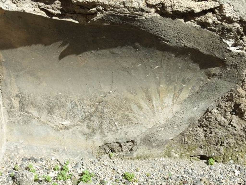 VIII.4.15 Pompeii. March 2009. Room 12. Triclinium. East wall recess, remains of painted plant decoration.