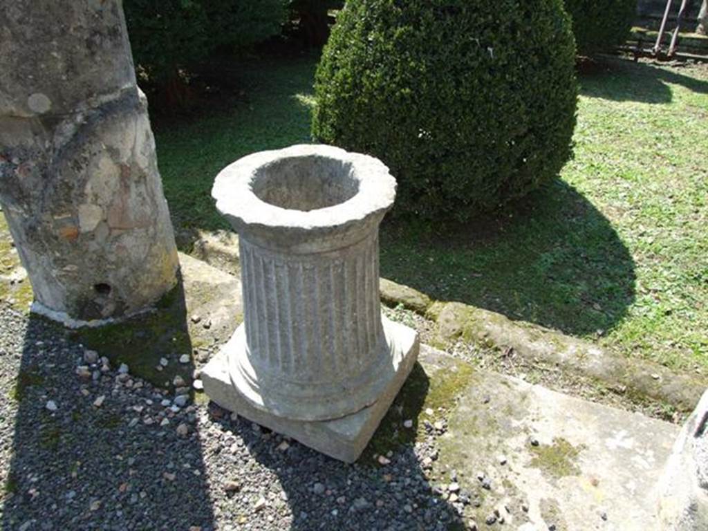 VIII.4.15 Pompeii. March 2009. Puteal on east side of peristyle.