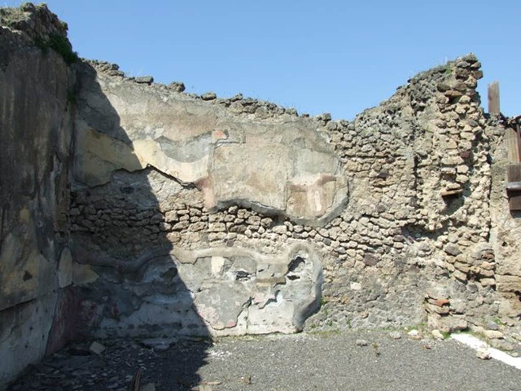 VIII.4.15 Pompeii. March 2009. Room 17. Exedra. North wall.