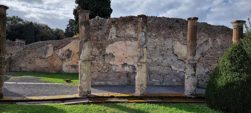 VIII.4.15 Pompeii. December 2023.
Looking from east side towards west portico of peristyle garden, with room 17, exedra, on left. Photo courtesy of Miriam Colomer.