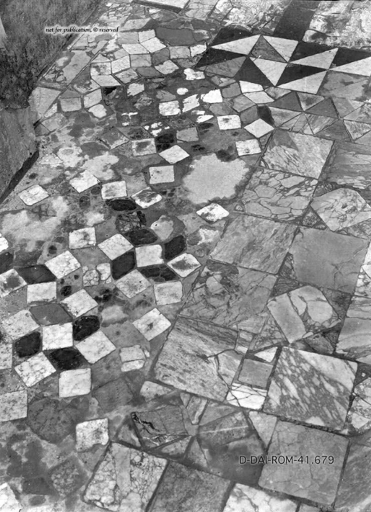 VIII.4.15 Pompeii. c.1930.
Room 18, cubiculum with recess in north-west corner, and detail of Opus Sectile flooring.
DAIR 41.679. Photo © Deutsches Archäologisches Institut, Abteilung Rom, Arkiv.
See Pernice, E. 1938. Pavimente und Figürliche Mosaiken: Die Hellenistische Kunst in Pompeji, Band VI. Berlin: de Gruyter, (described as cubiculum l (L), and see taf. 30.2)