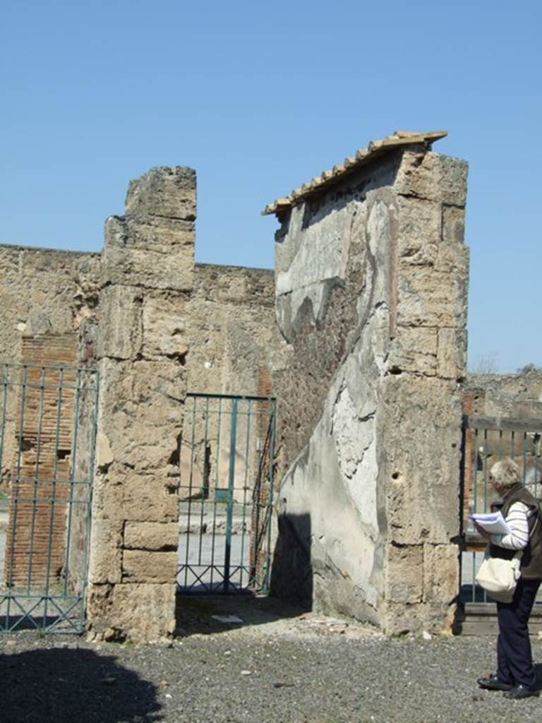 VIII.4.15 Pompeii. March 2009. Room 1. Looking north to entrance fauces and East wall.