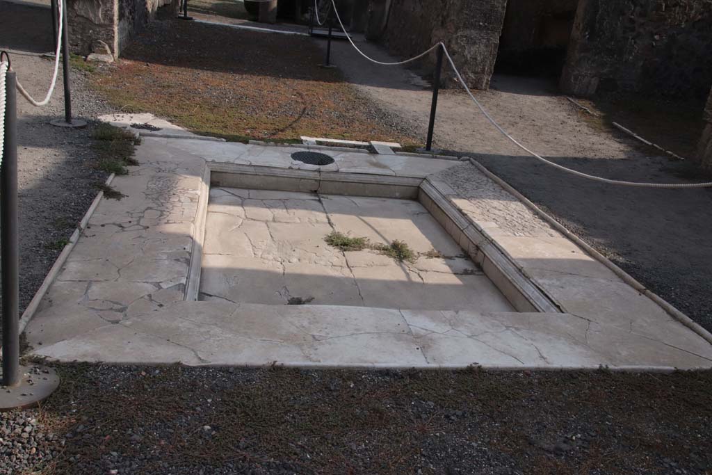 VIII.4.15 Pompeii. September 2021. Room 1, atrium with impluvium. Looking south. Photo courtesy of Klaus Heese.