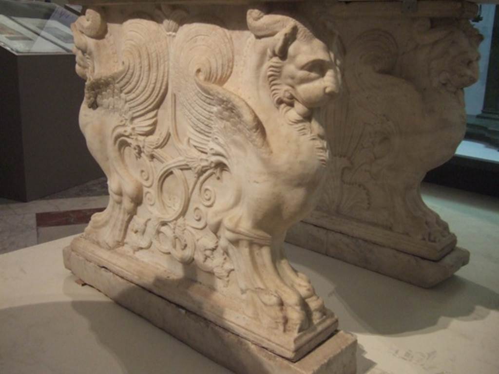 VIII.4.15 Pompeii. December 2007. Griffins on supports for a marble table or cartibulum. Now in Naples Archaeological Museum.
.