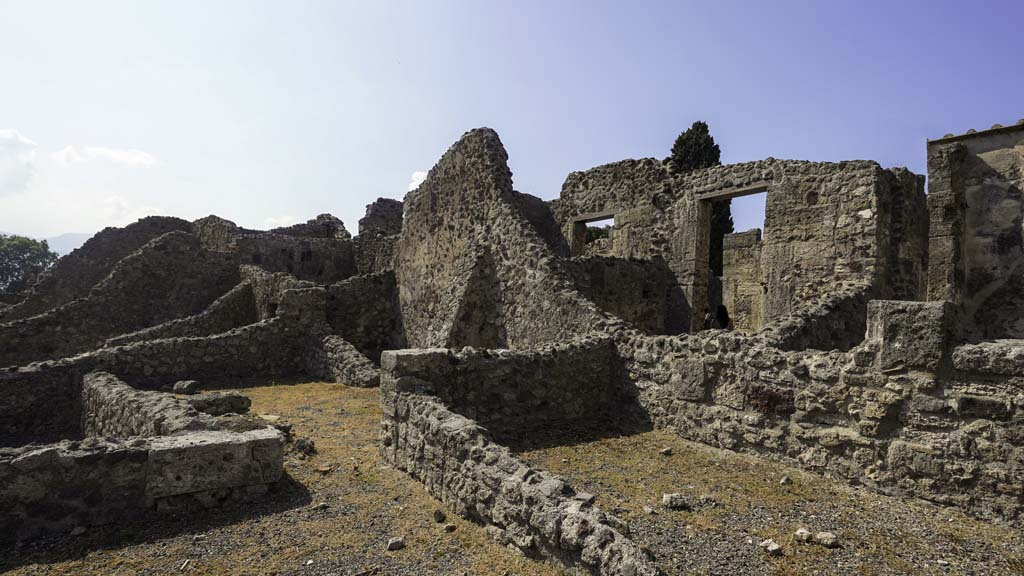 VIII.4.17 Pompeii, August 2021.
Looking south from VIII.4.17 through doorway into rear rooms of VIII.4.18. Photo courtesy of Robert Hanson.