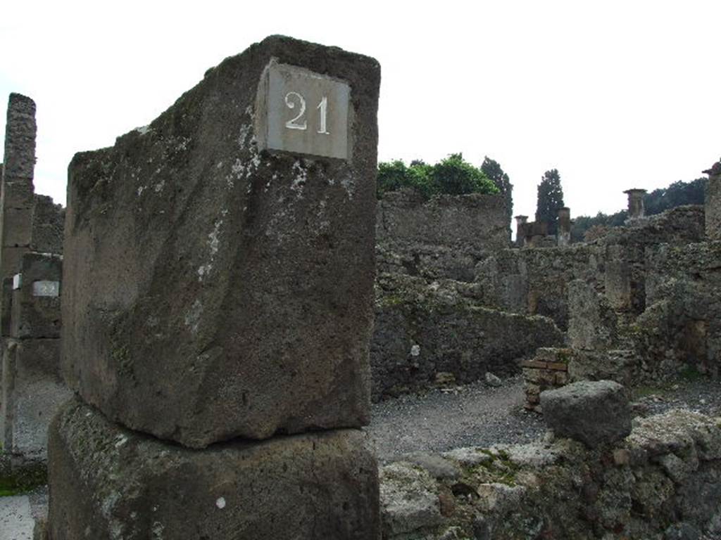VIII.4.21 Pompeii. December 2006. Pilaster on the left of entrance and remains of south wall. In May 1853, found on the pilaster between VIII.4.22 and 21 �
P  P  aed(ilem)  o(ro)  v(os)  f(aciatis)  d(ignum)  r(ei)  p(ublicae)  v(iis)  s(acris)  p(ublicis?)   P    [CIL IV 993]

