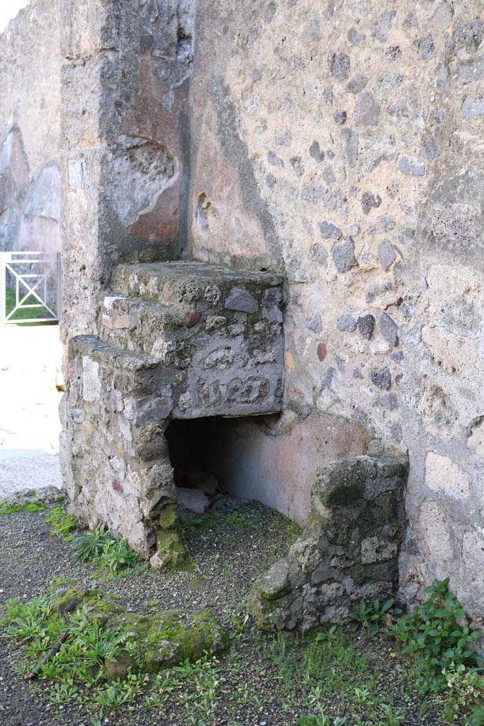 VIII.4.25 Pompeii. December 2018.
Looking towards south-east corner of shop-room and remains of masonry counter and shelving.
Photo courtesy of Aude Durand.