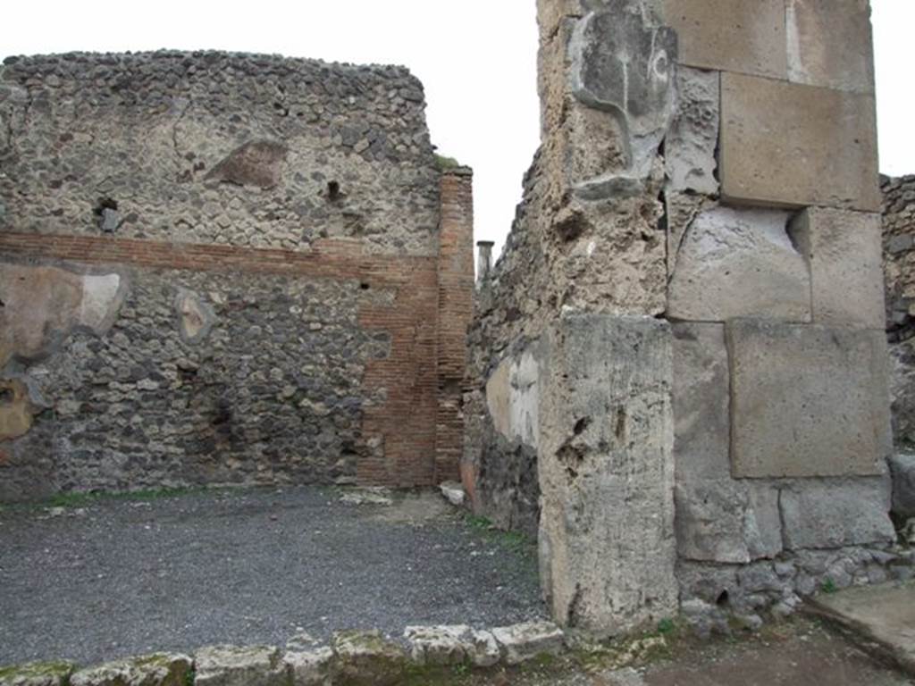 VIII.4.25 Pompeii. December 2007. North wall of shop. The north wall was decorated with a red zoccolo/plinth. The middle zone of the wall was decorated with yellow and white panels.
See Bragantini, de Vos, Badoni, 1986. Pitture e Pavimenti di Pompei, Parte 3. Rome: ICCD. (p.344)