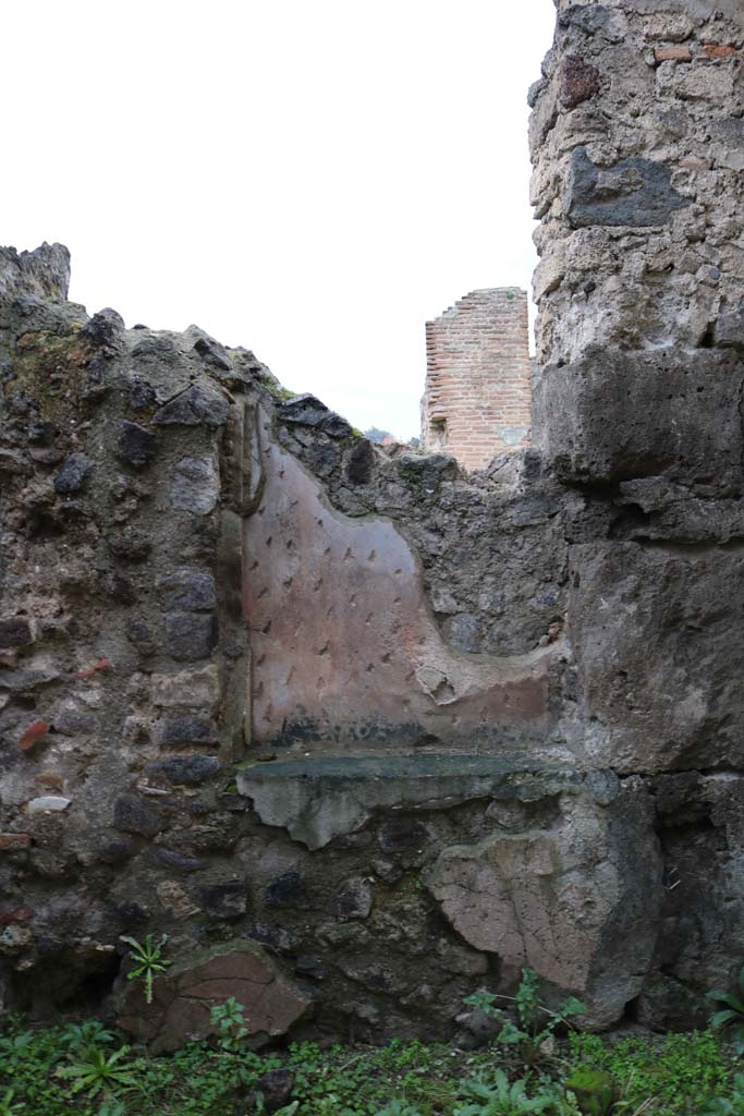 VIII.4.27 Pompeii. December 2018.
Detail of west wall of room/stable? Photo courtesy of Aude Durand.