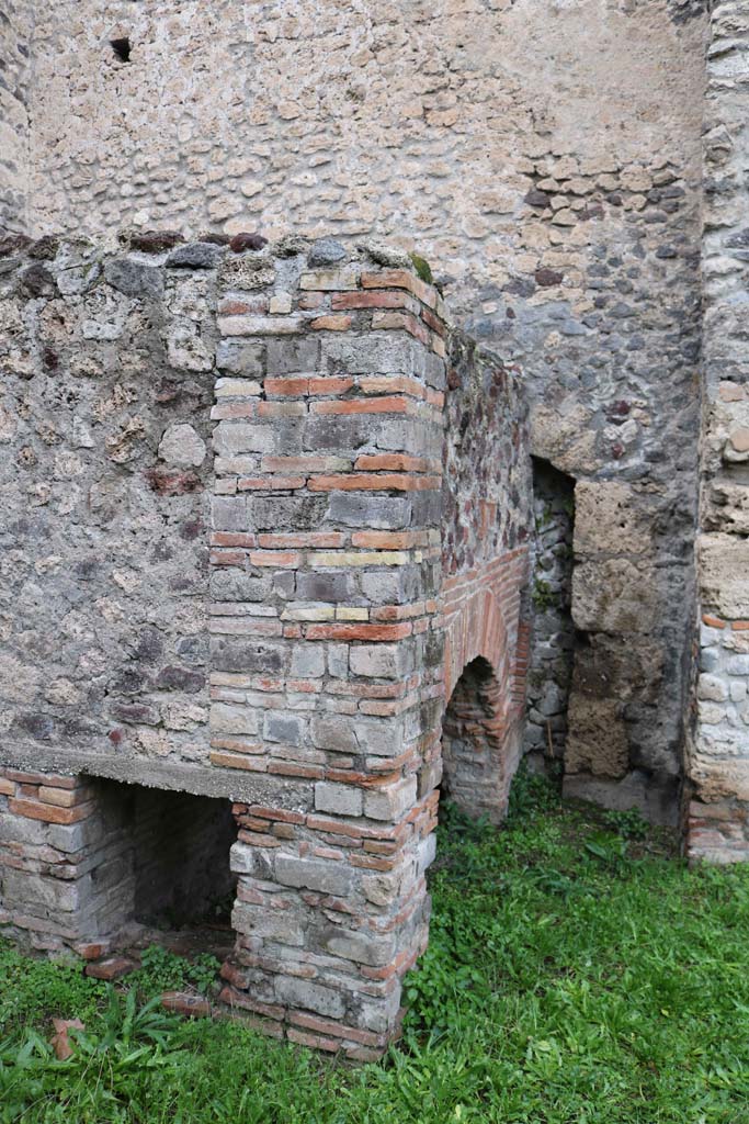 VIII.4.27 Pompeii. December 2018.
Looking north across east side (front) of oven. Photo courtesy of Aude Durand.