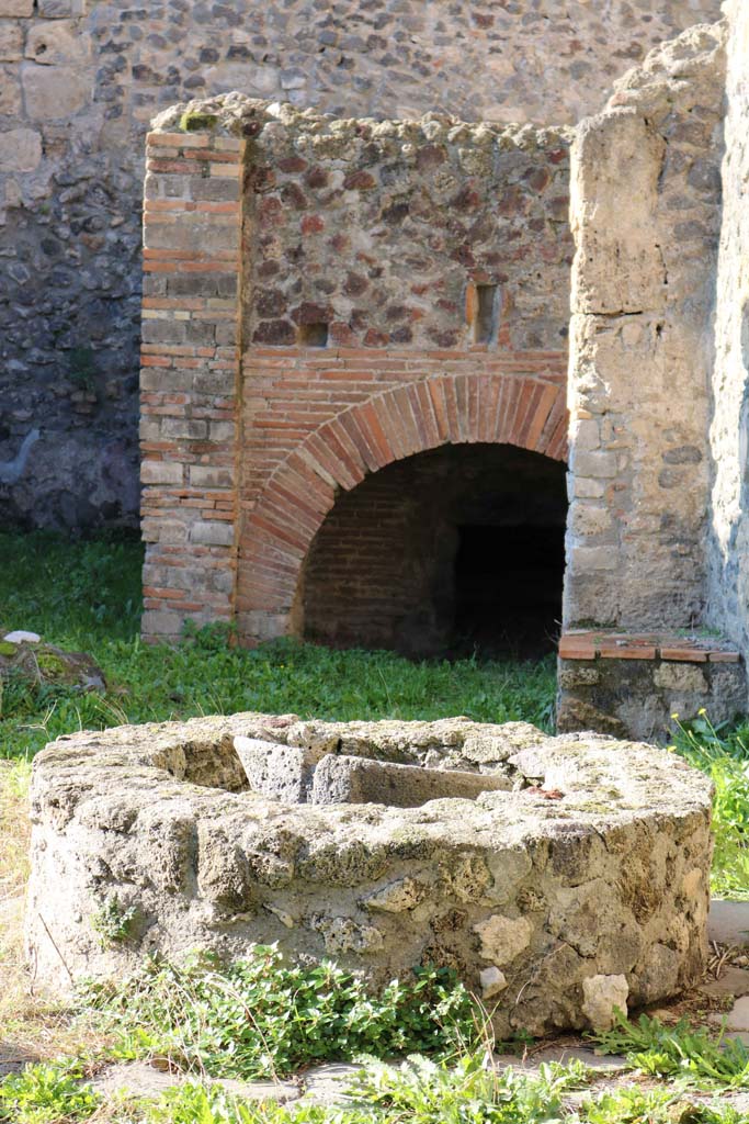 VIII.4.27 Pompeii, taken from VIII.4.26. December 2018.
Looking west. Photo courtesy of Aude Durand.