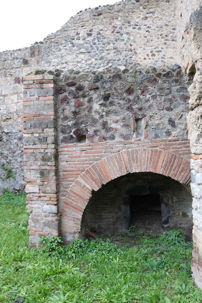 VIII.4.27 Pompeii, taken from VIII.4.26. December 2018.
Looking west to oven. Photo courtesy of Aude Durand.