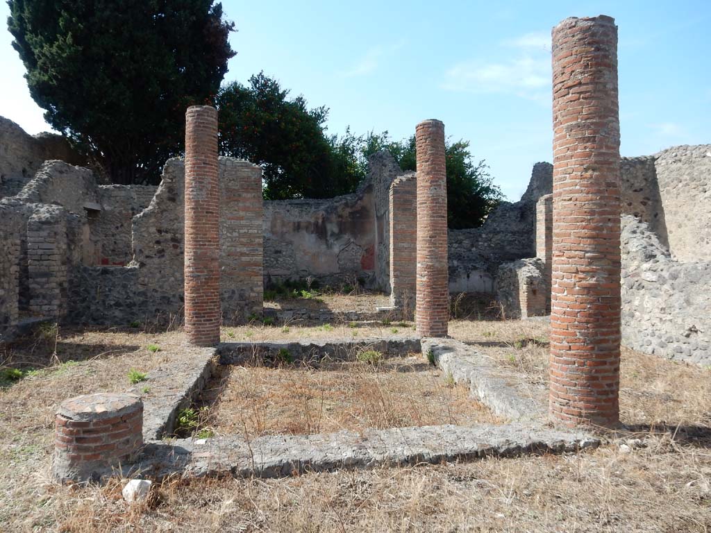 VIII.4.34 Pompeii, June 2019. Looking north across impluvium in tetrastyle atrium towards the tablinum, at its rear.
Photo courtesy of Buzz Ferebee.
