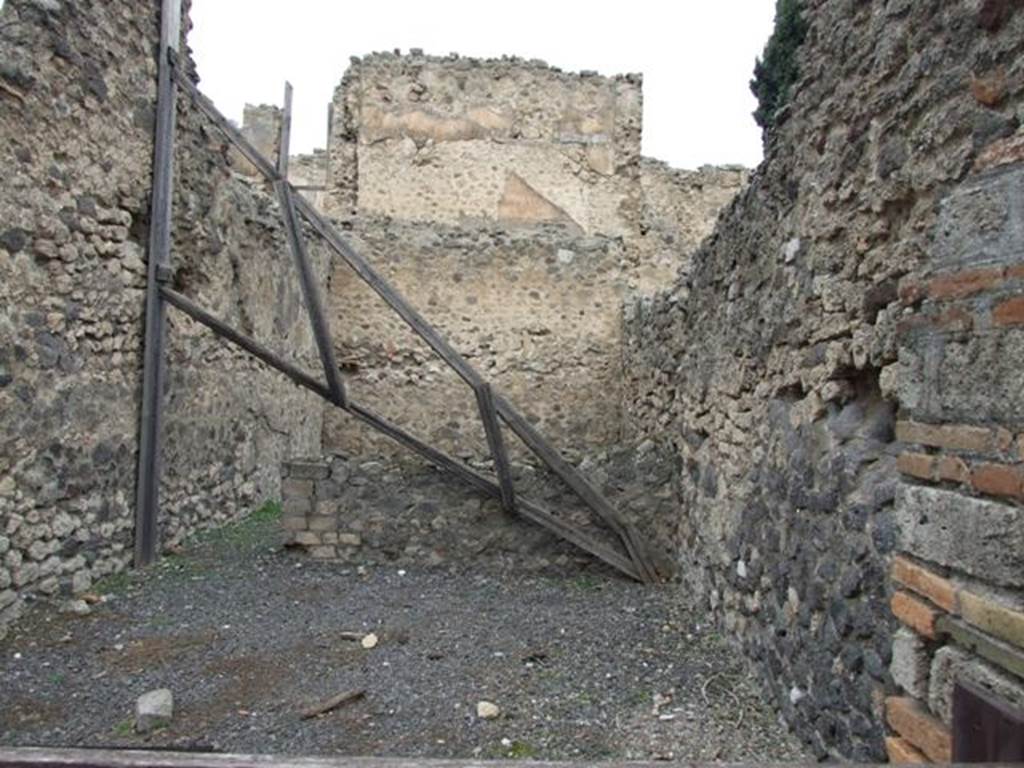 VIII.4.36 Pompeii. Shop and room. December 2007. Looking north.