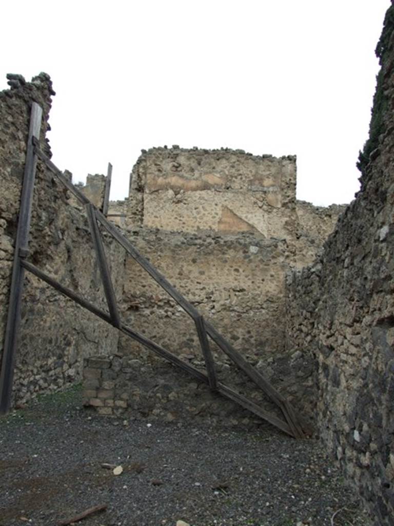 VIII.4.36 Pompeii. Shop and room. December 2007. North wall.