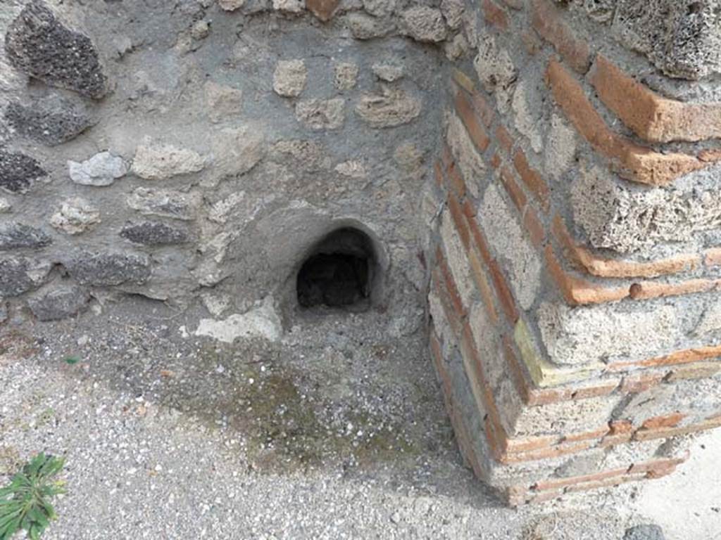 VIII.4.36 Pompeii, September 2015. South-east corner of shop-room, remains of latrine?
According to Eschebach, the latrine would have been on the right near the entrance.
See Eschebach, L., 1993. Gebäudeverzeichnis und Stadtplan der antiken Stadt Pompeji. Köln: Böhlau. (p.376).