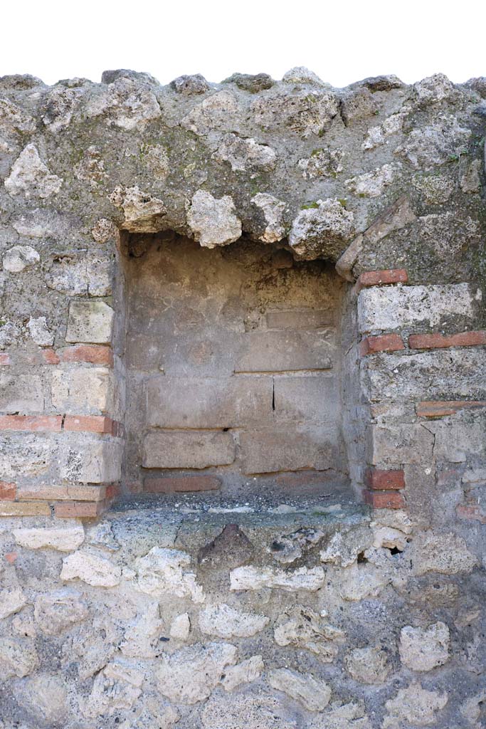 VIII.4.51 Pompeii. December 2018.
Looking towards niche in south wall. Photo courtesy of Aude Durand.