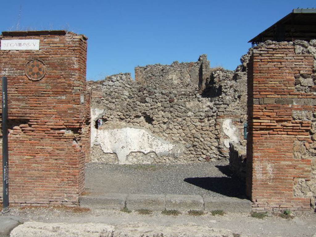 VIII.4.53 Pompeii. September 2005. Entrance, looking east.