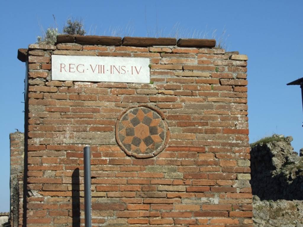 Decorative plaque on side wall of VII.4.1 near entrance to VIII.4.53. March 2009.