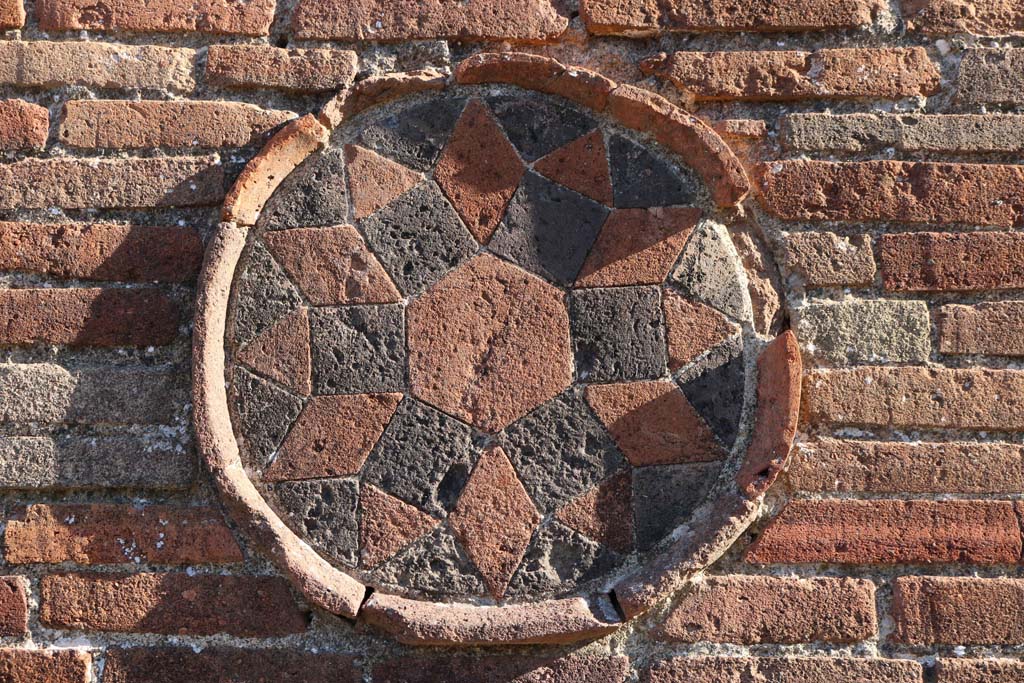 VIII.4.53 Pompeii. December 2018.
Detail of plaque, on left side of entrance doorway in Via dei Teatri. Photo courtesy of Aude Durand.