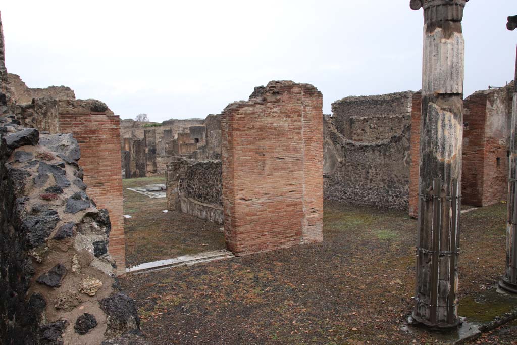 VIII.5.2 Pompeii. October 2020. Looking north from west portico towards doorway to room 6 in north-west corner of portico, on left.
The doorway to the tablinum is to the right of centre. Photo courtesy of Klaus Heese.