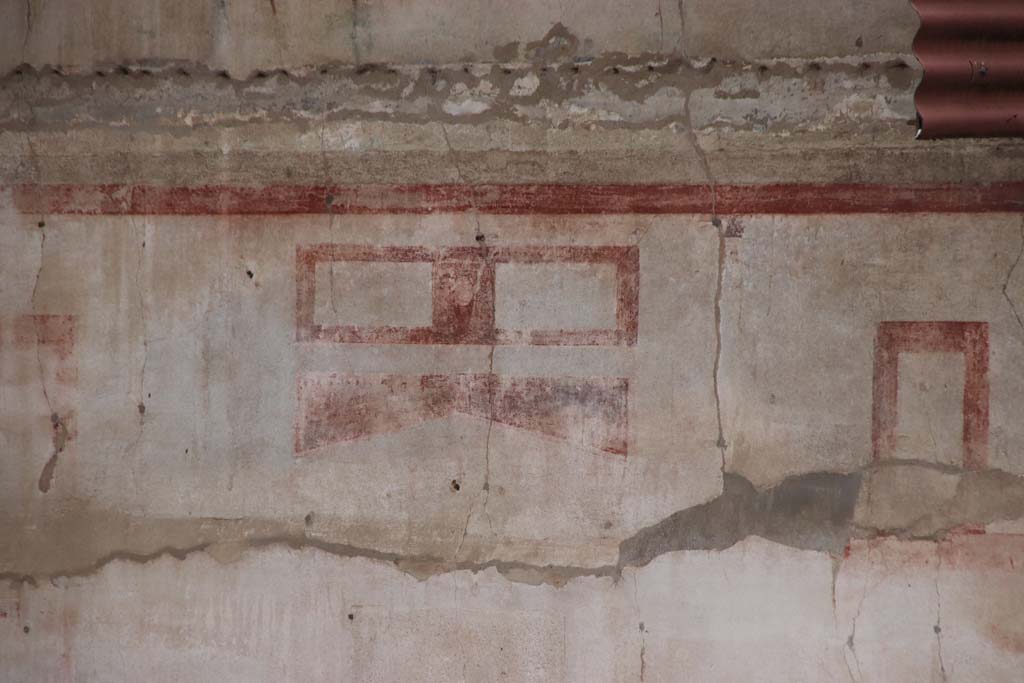 VIII.5.2 Pompeii. October 2020. Room 8, painted plaster on the upper south wall of an oecus, at rear of peristyle garden.
Photo courtesy of Klaus Heese.