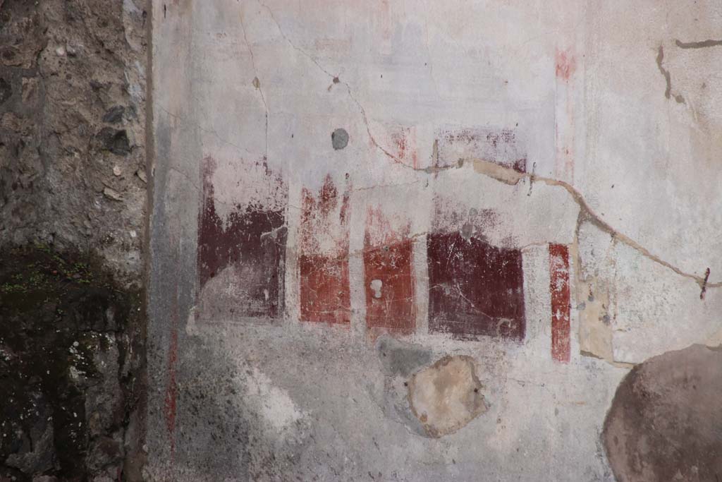 VIII.5.2 Pompeii. October 2020. Room 8, painted plaster on the lower east end of south wall of an oecus, at rear of peristyle garden.
Photo courtesy of Klaus Heese.