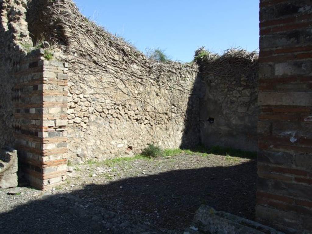 VIII.5.2 Pompeii. March 2009. Room 18. Exedra.