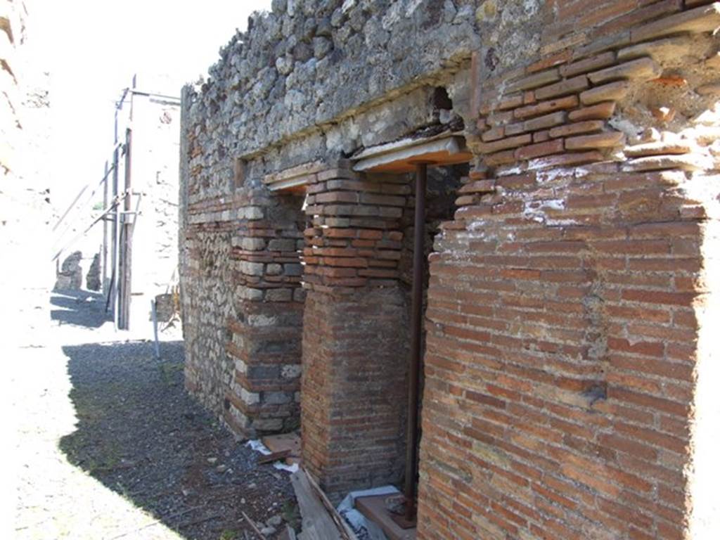 VIII.5.2 Pompeii. March 2009. Doorways to Stairs to Upper Floor and Room 21, in Room 20, Corridor.