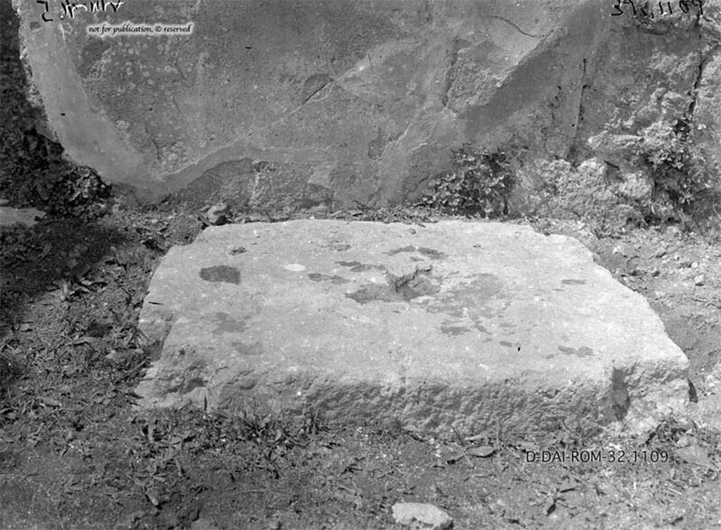 VIII.5.5/2 Pompeii. Base for the arca/money chest, near the west wall of the atrium, between (our) rooms 26 and 23.
According to Pernice –
Chest base. Found in the atrium on the right between the second room and the ala.
Base made of travertine. The notches are not very carefully worked.
On the left narrow side, bent at right angles at the front and back: at the front right a cutout for a post, at right angles at the back, but damaged.
The lead casting and fastening pin are not preserved, only the inlays are visible. No traces of iron.
See Pernice, E., 1932. Hellenistische Tische, Zisternenmündungen, Beckenuntersätze, Altäre u. Truhen. Berlin, p. 73, Taf. 43.3.
DAIR 32.1109. Photo © Deutsches Archäologisches Institut, Abteilung Rom, Arkiv.
Thanks to Espen B. Andersson for assisting us in our interest in money-chests.